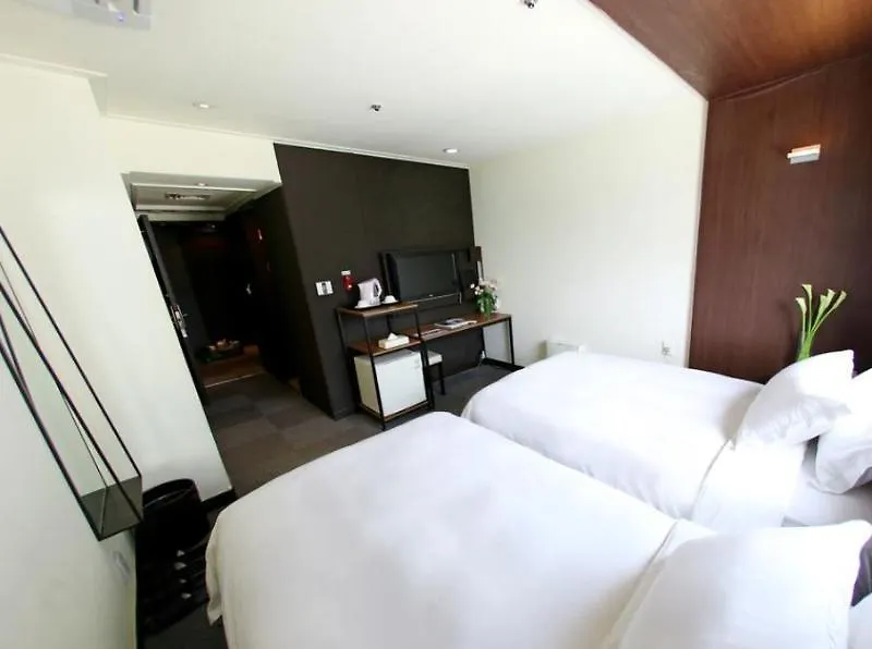 The Riverside Hotel Seoul 3*,